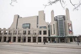 Ontario lifting post-secondary tuition freeze, boosting funding