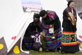 Cree child takes first steps on Parliament Hill in historic ceremony