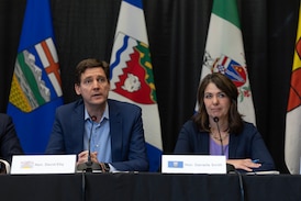 Smith wants to work with B.C., still hopes for buy-in on lifting tanker ban