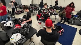 Nova Scotia community rallies to support Newfoundland hockey players who lost their gear
