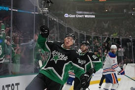 Robertson, Benn have two goals each in surging Stars' 7-2 win over Oilers