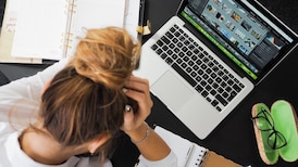 How money stress shifts our brain into ‘threat mode’: Doctor