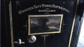 Retro robbery: Thieves steal vintage safe in rural Alberta