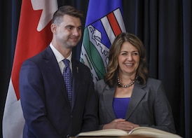 Alberta to set provincewide standards for municipal leaders