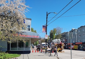 Firefighter hospitalized after fire in vacant building in East Vancouver 