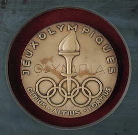 Canadian hockey gold medal from 1952 Winter Olympics sells for $50k at auction; Calgary Olympics torch and lamp fetches 25k