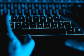 ‘Parents can’t do this alone’: Experts warn of online network grooming Canadian children 