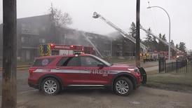 Crews battle fire in heavy winds at west Edmonton apartment